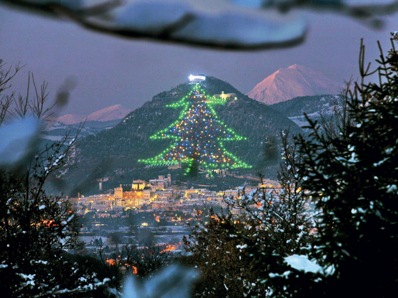 Albero Di Natale Più Grande Al Mondo L’Albero di Natale più grande del mondo » Tesori dell'Umbria