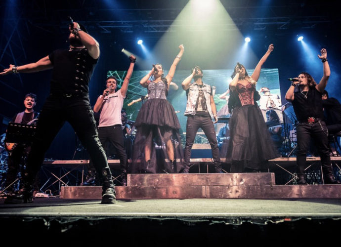 Queen-at-the-Opera-copertina