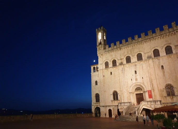 Palazzo-dei-Consoli-copertina