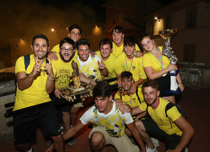 Il-quartiere-San-Fortunato-vince-la-Corsa-dei-Bovi-e-per-l’undicesimo-anno-consecutivo-l’ambito-Falco-d’Oro-copertina