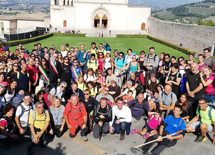 Assisi-Gubbio-pellegrini-in-cammino-copertina
