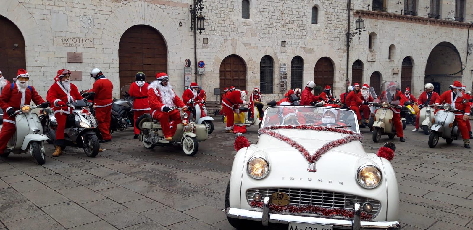 Natale ad Assisi - 100 Babbi Natale