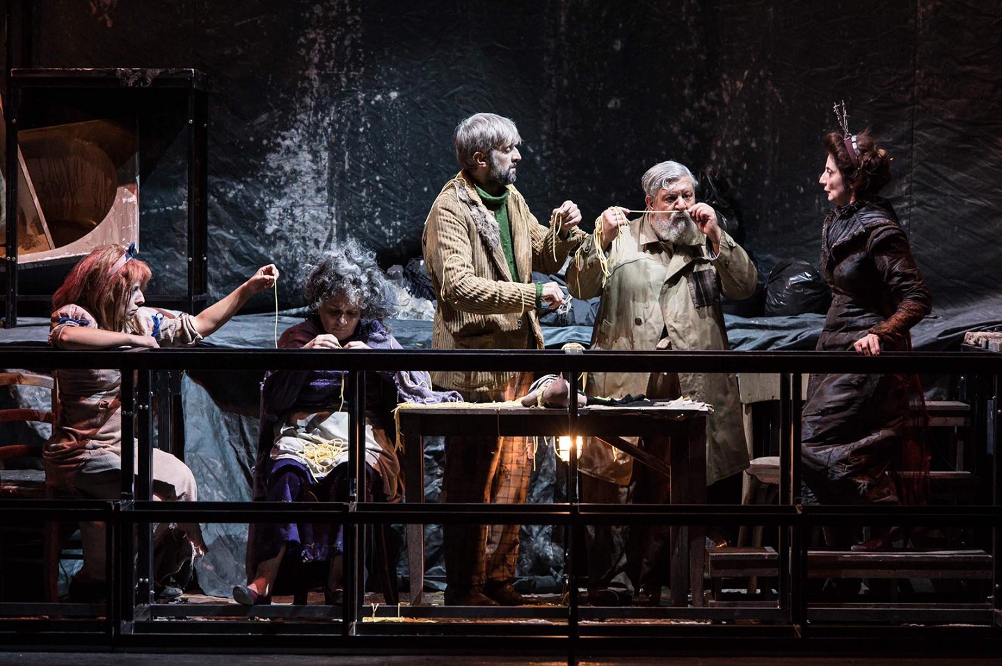 Miseria e nobiltà-4