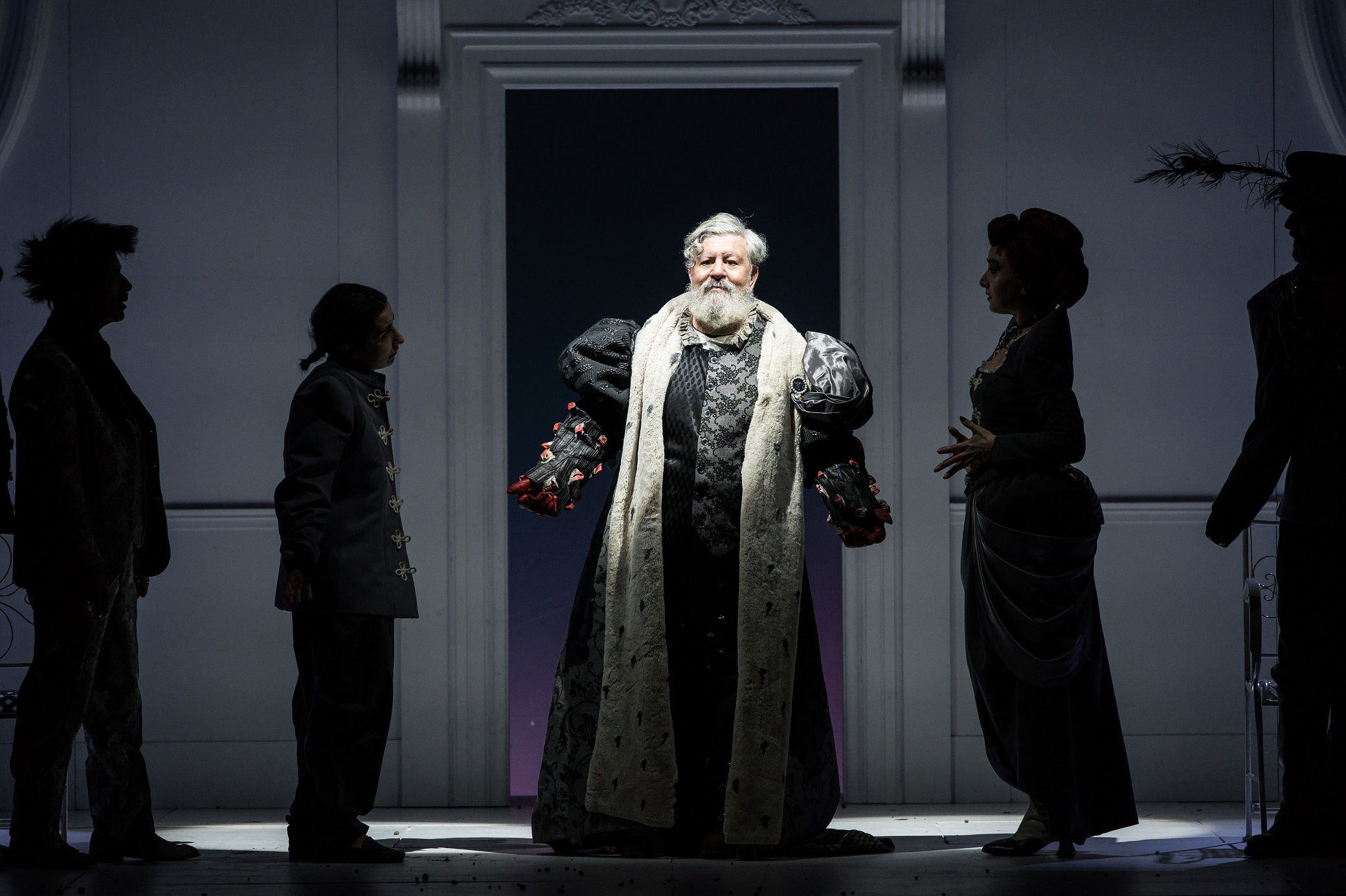 Miseria e nobiltà-5