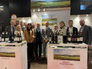 Umbria top Wine Paris sottosegretario e ambasciatore con produttori