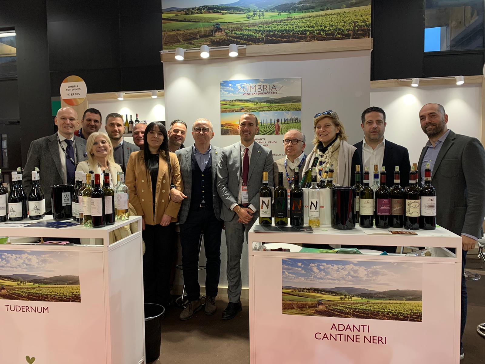 Umbria top Wine Paris sottosegretario e ambasciatore con produttori