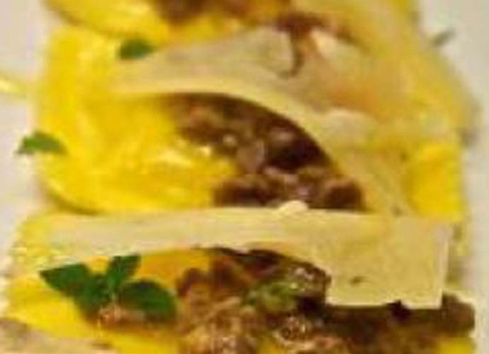 Ravioli-all’arancia-in-piccolo-ragù-di-anatra-e-sfoglia-di-pecorino-affinato-in-visciole-copertina