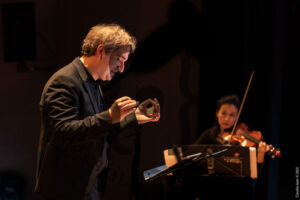 Orchestra-da-Camera-di-Perugia-ed-Enrico-Bronzi-in