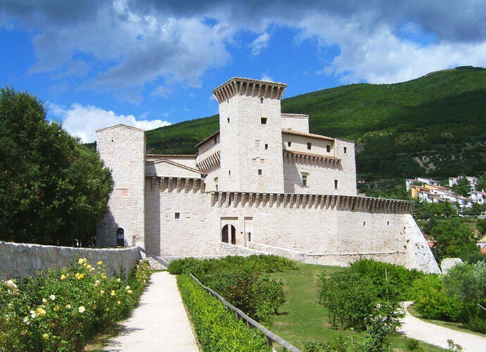 La-Rocca-Flea-ed-il-parco-cop