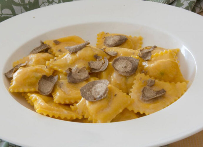 Agnolotti-in-salsa-al-tartufo-bianco-cop