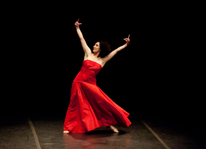 Moving-with-Pina-cop