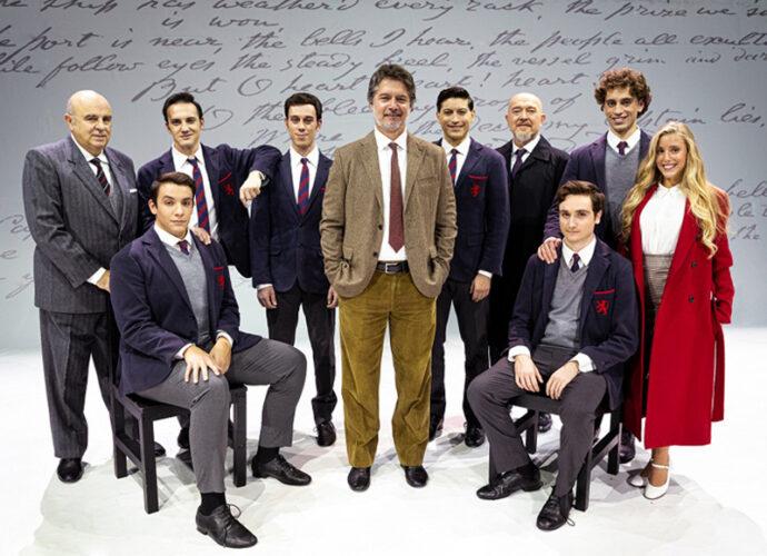 L'Attimo-Fuggente-Cast-(Foto-di-Marco-Iacomelli)-cop