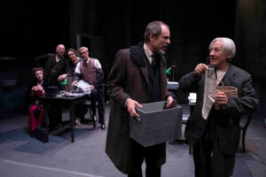 Bartleby-lo-scrivano---una-scena-(ph-Luca-Del-Pia)-in