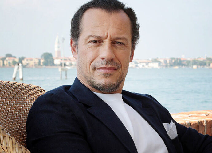 Stefano-Accorsi_Foto-Annalisa-Flori_Courtesy-Saverio-Ferragina_[1]-cop