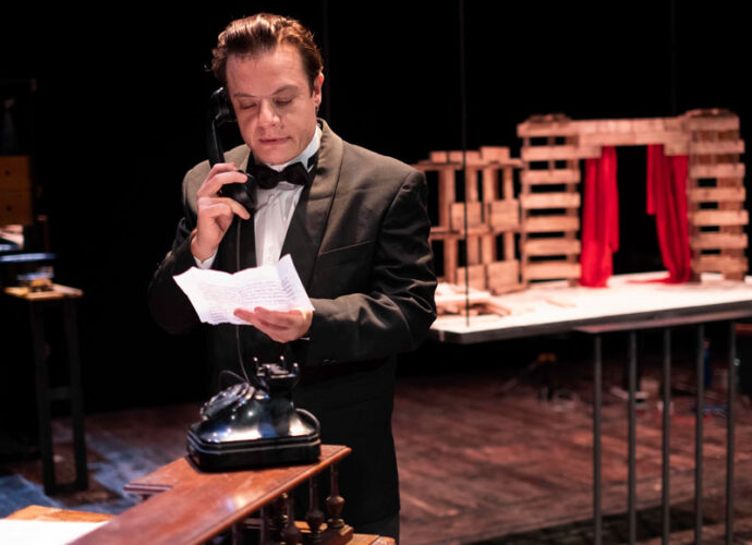 01_TAVOLA-TAVOLA-CHIODO-CHIODO_-Lino-Musella,-ph-Mario-Spada-cop