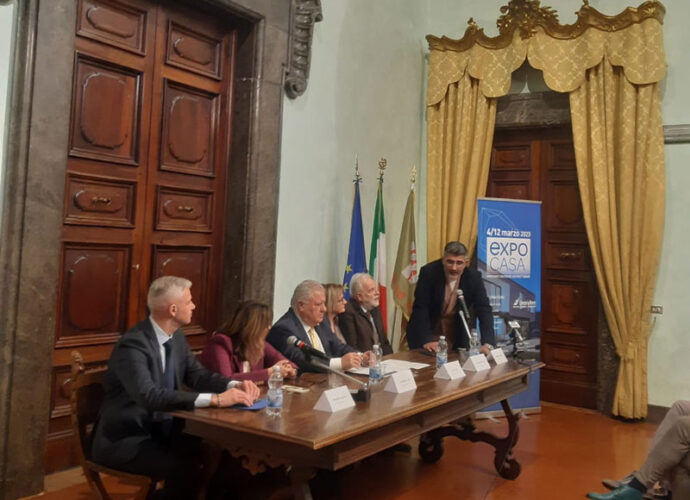 ExpoCasa_EmanueleTini-inpiedi2-cop