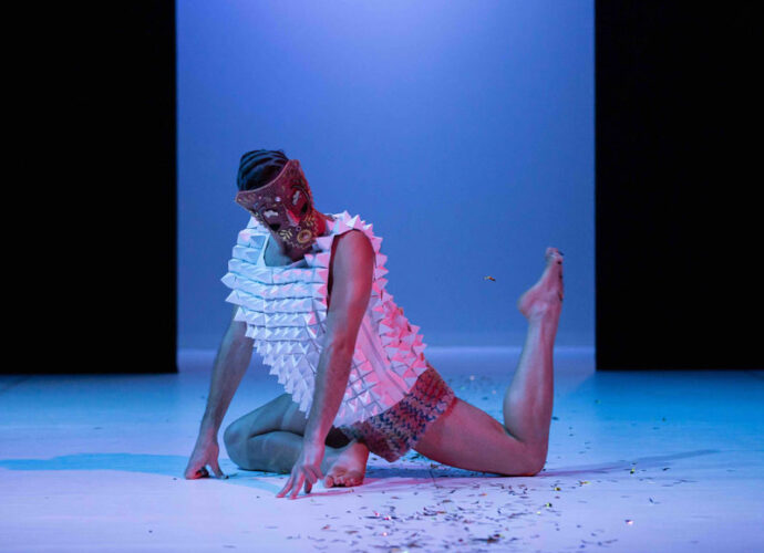 Il-mondo-altrove_ph-Giulia-Di-Vitantonio_courtesy-Marche-Teatro-Inteatro-Festival_02-cop