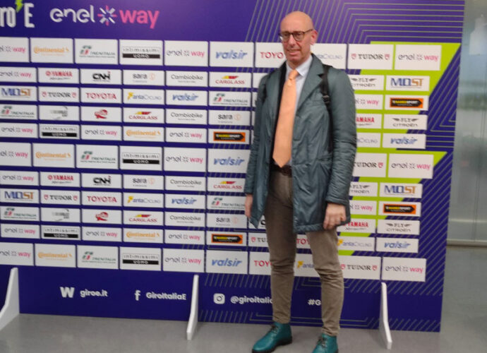 Il-sindaco-a-Milano-pre-la-Presentazione-del-Giro-E-cop