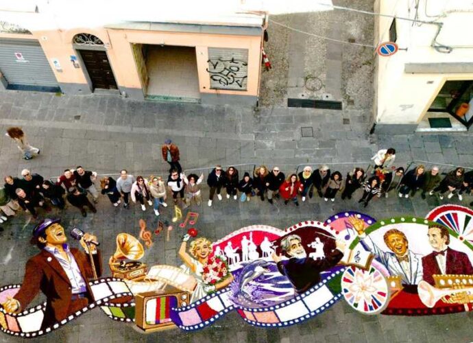 Foto-infiorata-a-Sanremo_gruppo-cop